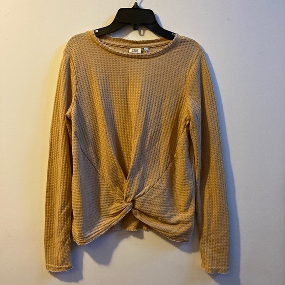 Long Sleeve Scoop Neck Top with Twist - Picture 2 of 6